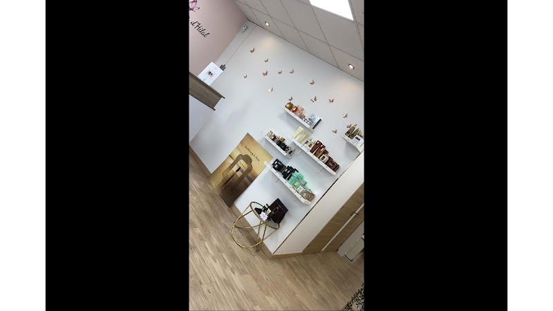 Au Boudoir D'Hilal - institut de beauté pontoise — masseur à Cergy