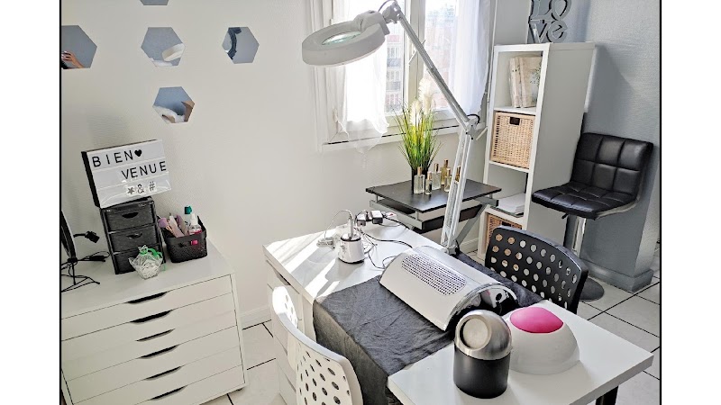 Barbiebeautyparis - Manucure & Extension de cils - Onglerie — masseur à Sarcelles