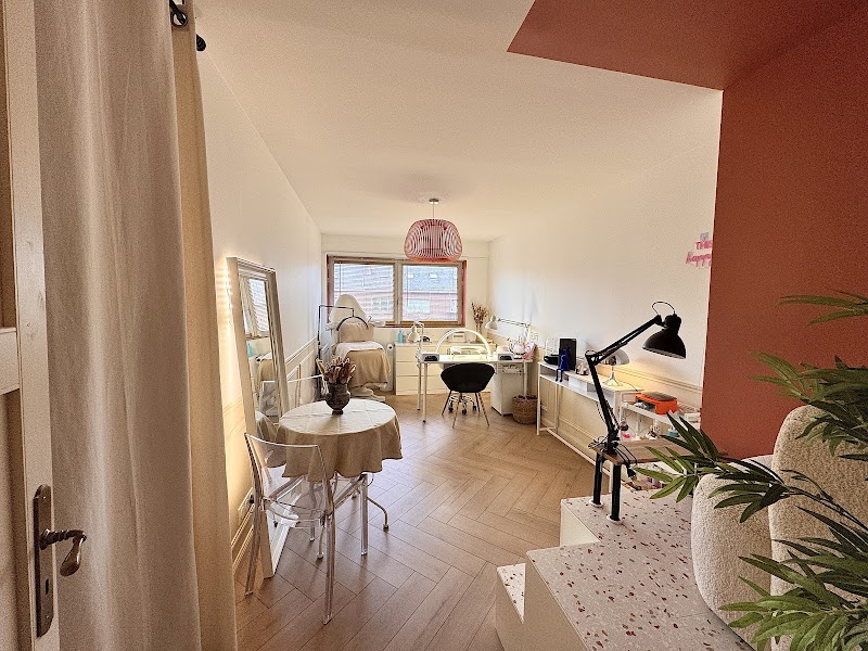Beauty Home Concept – Onglerie & Formations — masseur à Amiens
