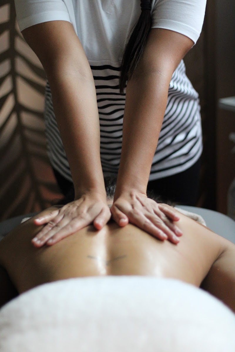 Camille Huot Massages bien être / Soins énergétiques / Sophrologie et relaxation — masseur à Boulogne-Billancourt