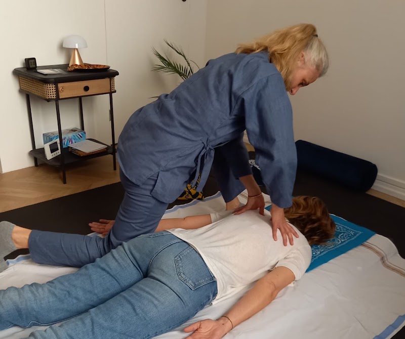 Delia Shiatsu - Paris République — masseur à Paris