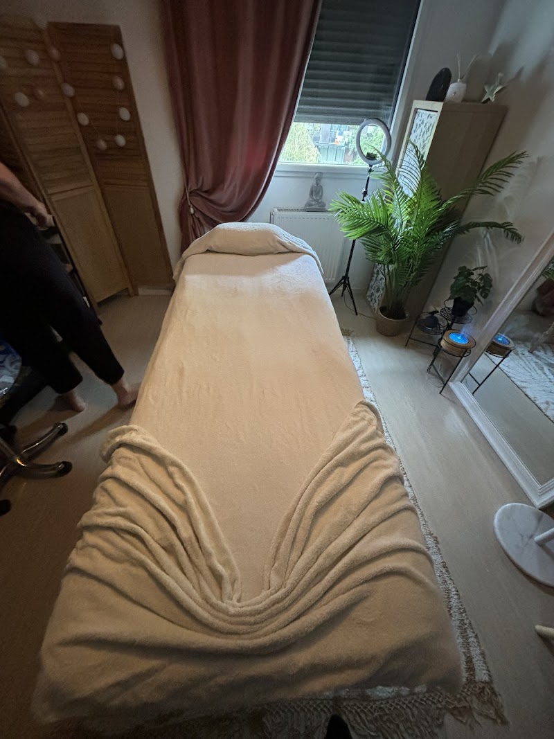 Delphine Deschamps - MA ROUTINE BIEN-ÊTRE, spécialiste Post-opératoire - Drainage - Massage — masseur à Mérignac