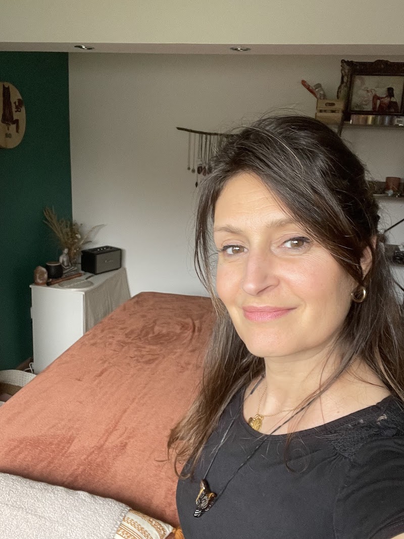 Émilie Holvoet – Soins & massages énergétiques, réflexologue, magnétiseuse et formatrice, coupeur de feu — masseur à Villeneuve-d'Ascq