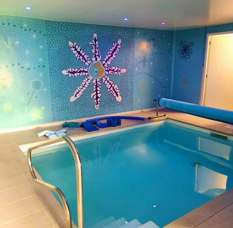 Emilie Prunet thalasso bain bébé, haptonomie, massage sur table et dans l'eau — masseur à Bayonne