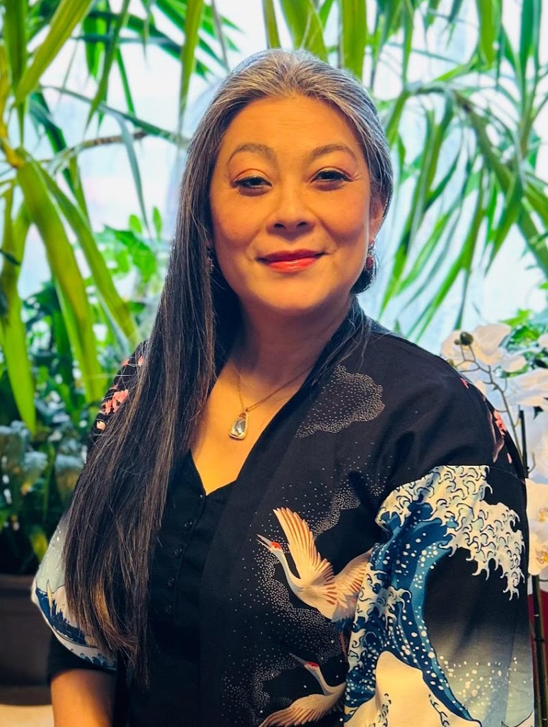 Esprit Shen Orléans Thi Noï LY | Shiatsu - Sophrologie - Sonothérapie bol tibetain- Clairsentience — masseur à Orléans