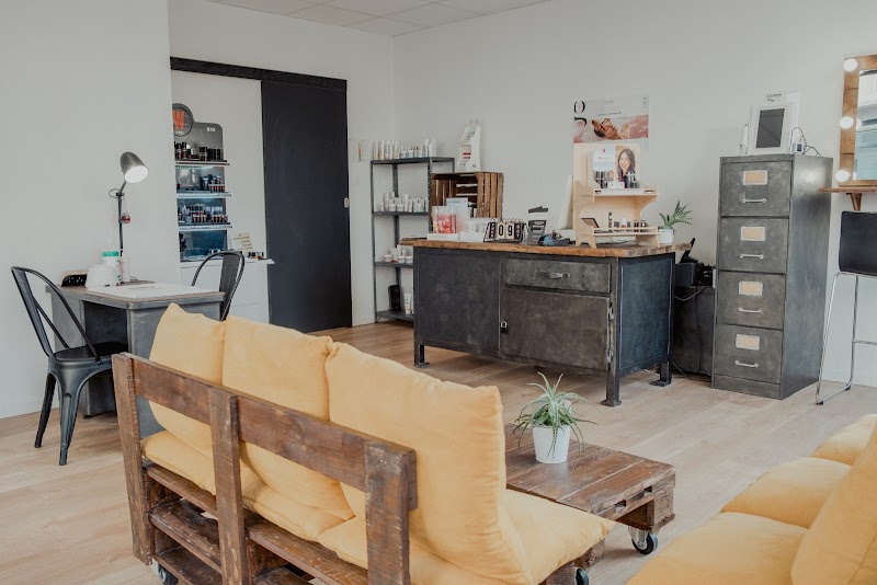 Institut de beauté Jolie Avec Julie — masseur à Calais