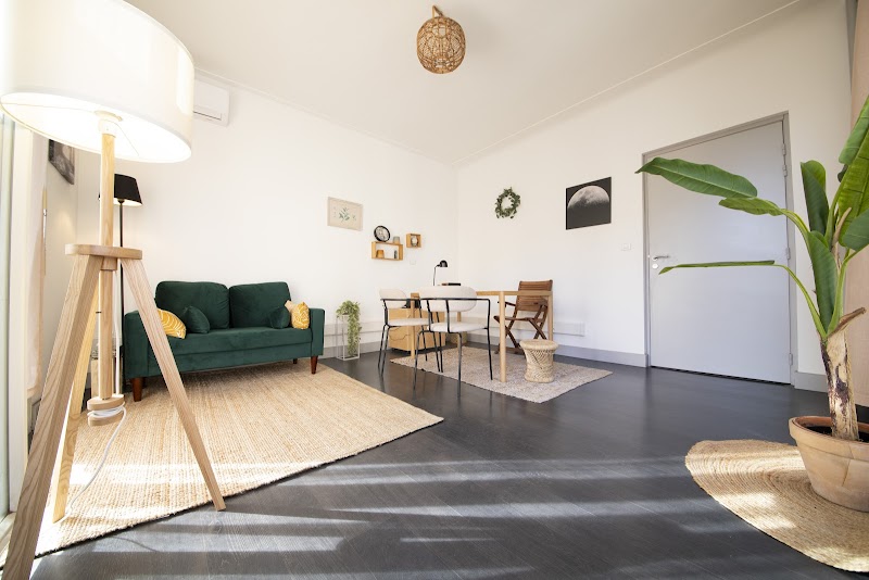 Laure-Marie Ducloy Cabinet de Naturopathie et Réflexologie plantaire — masseur à Aix-en-Provence