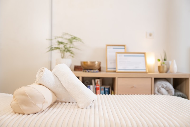 LAURIE DAVIET Réflexologie plantaire, palmaire, faciale, auriculaire et combinée - Nantes — masseur à Nantes