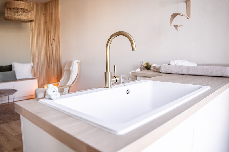 MAISON AIKA | Thérapeutique Bain Bébé® - Massage Prénatal & Postnatal - Initiation massage bébé - Madérothérapie — masseur à Tours