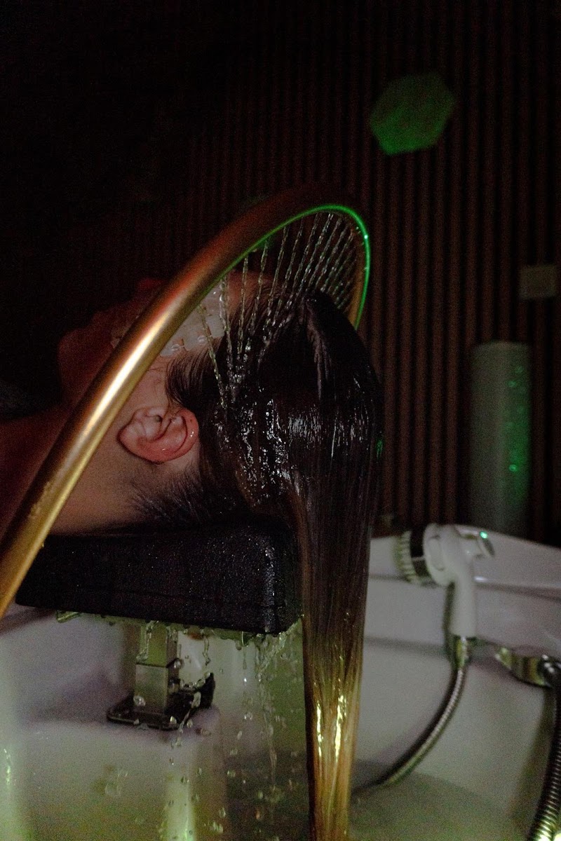MANNAKA HEAD SPA — masseur à Laval