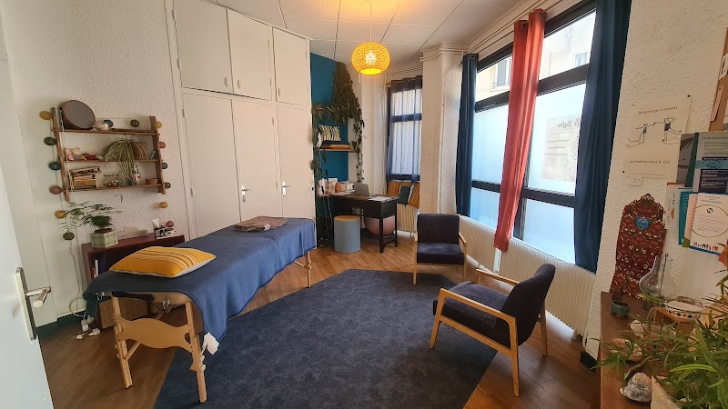 Massage, Réflexologie, Naturopathie - Grenoble. Emeline Jordan, Maison Cérézy — masseur à Grenoble