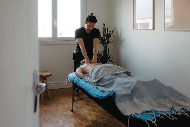 Meng UNG - Masseur Bien-Être et Sportif à Juvisy-sur-orge — masseur à Évry-Courcouronnes