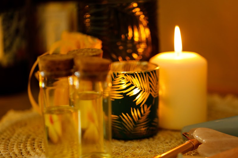 Mylzen Massages bien-être (Balinais-Indien-californien), Ateliers Maquillages & Conseillère Beauté~cosmétique — masseur à Vannes