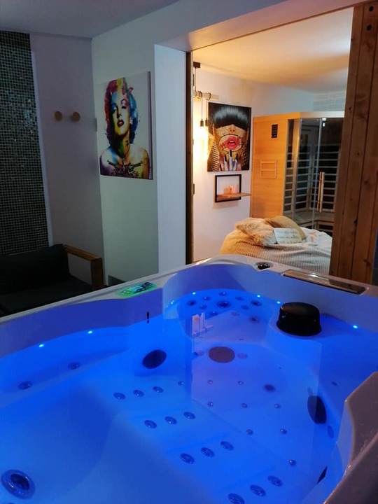 Popartspa, spa calais, maison de vacances, spa privatif, sauna, jacuzzi, love room, gite de charme, sex room, Calais. — masseur à Calais