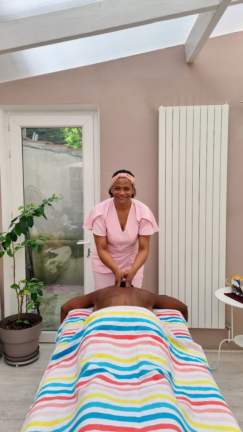 SPA Chichita – Massage, Soins & Hydrafacial à domicile By GEORGINA EVENTS — masseur à Massy