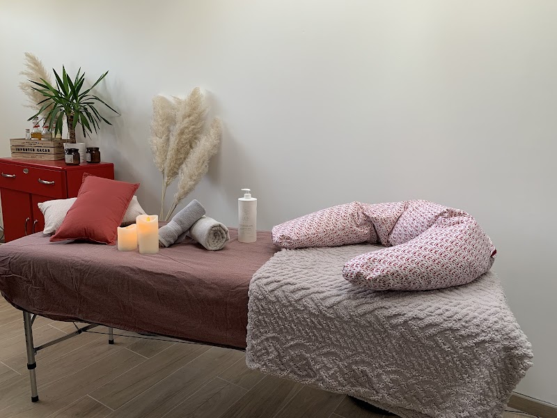 Yasmine - Un Mère Veilleux Moment | Thalasso Bain Bébé TBB Massage prénatal & postnatal Rebozo Valenciennes — masseur à Lille